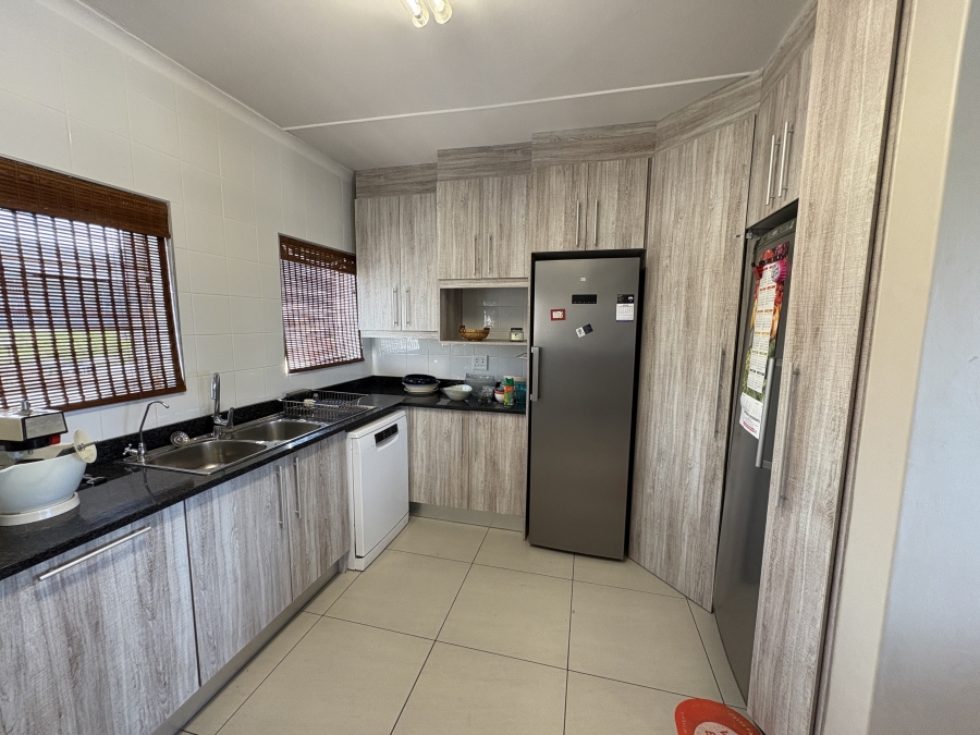 6 Bedroom Property for Sale in Cintsa East Eastern Cape